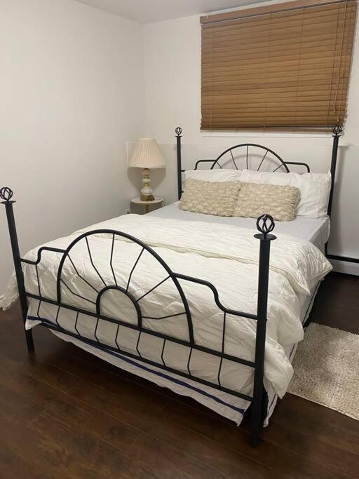 YYC Beautiful Two Bedroom Apartment. מראה חיצוני תמונה