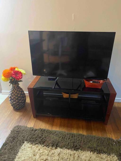 YYC Beautiful Two Bedroom Apartment. מראה חיצוני תמונה