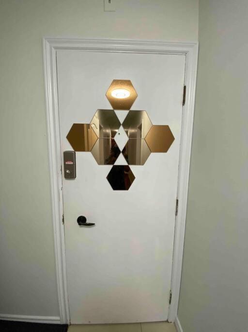 YYC Beautiful Two Bedroom Apartment. מראה חיצוני תמונה